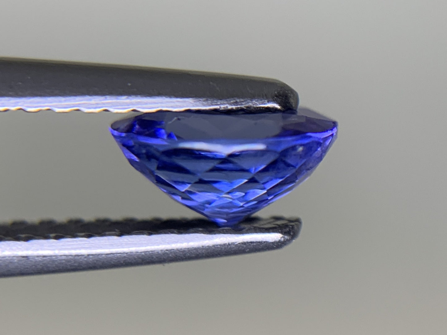 タンザナイト 1.164ct  宝石ソーティング付き  7.0㎜×6.1㎜×3.7㎜  ルース（ 裸石 ） 4092Y
