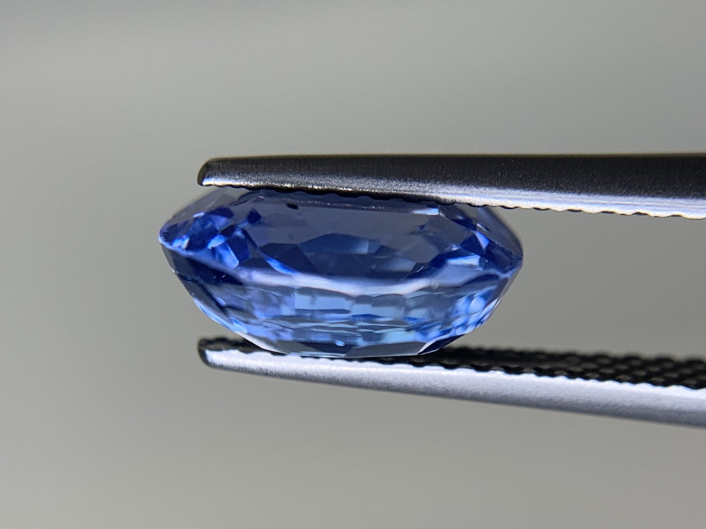サファイア 3.94ct  GIA宝石鑑別書付き  No Heat Sri Lanka  9.65㎜×8.28㎜×4.66㎜  ルース（ 裸石 ）   4095Y