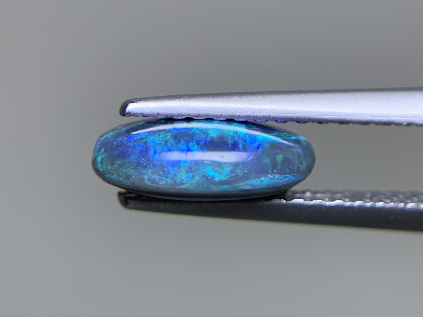 ブラックオパール 1.304ct  中央宝石ソーティング付き  9.3㎜×7.2㎜×3.2㎜  ルース（ 裸石 ） 4096Y