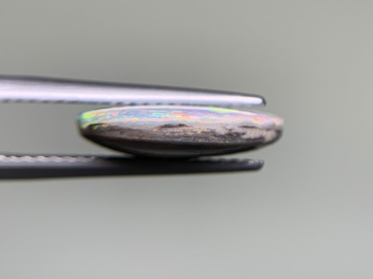 ブラックオパール 3.475ct 中央宝石ソーティング付き 14.0㎜×11.4㎜×3.5㎜ ルース（ 裸石 ） 4110Y
