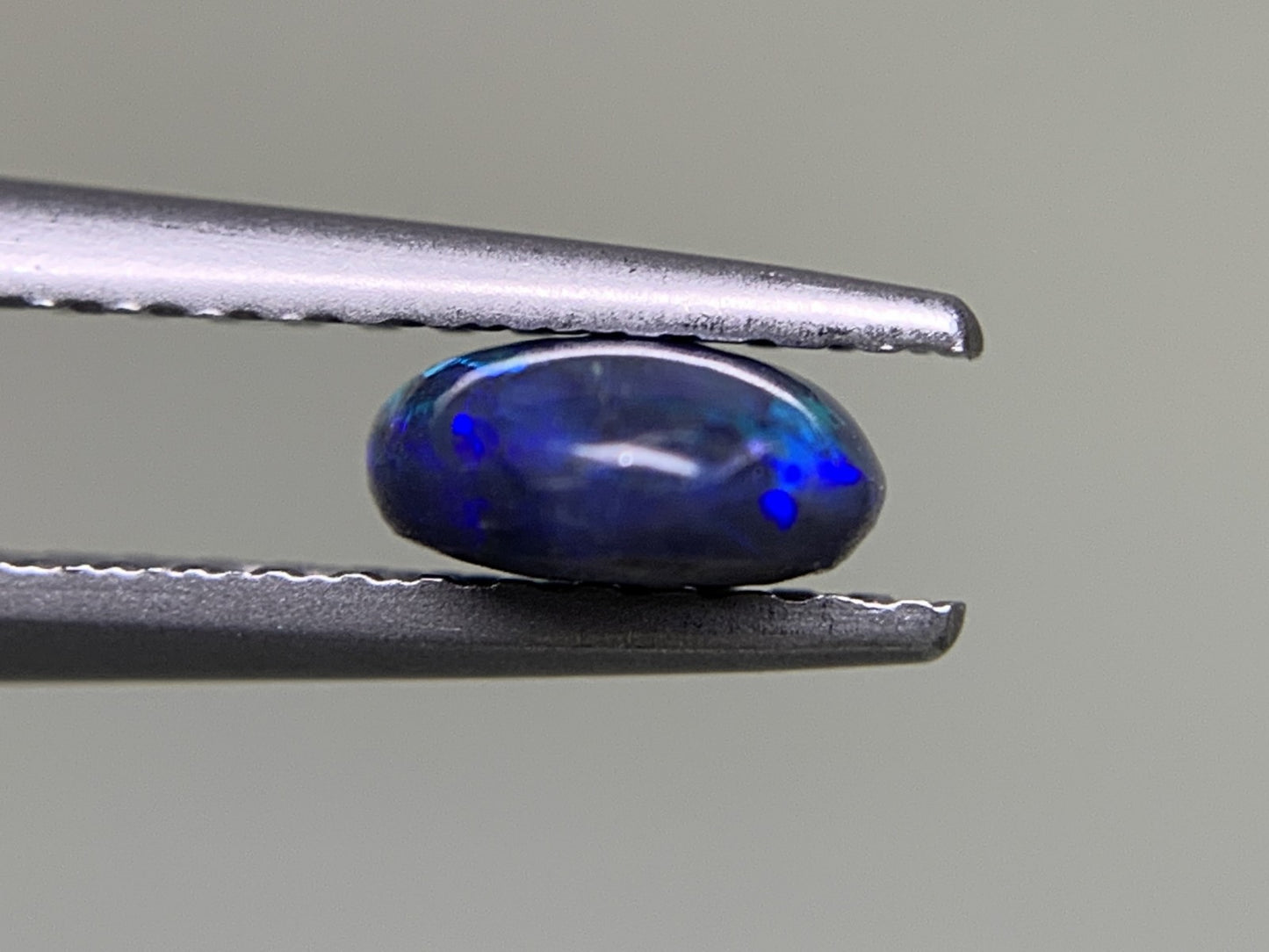 ブラックオパール 0.621ct  宝石ソーティング付き  6.8㎜×5.6㎜×2.6㎜  ルース（ 裸石 ） 4116Y