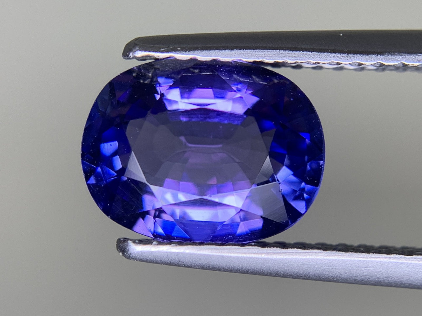 タンザナイト 2.526ct  宝石ソーティング付き  9.8㎜×7.6㎜×4.5㎜  ルース（ 裸石 ） 4125Y