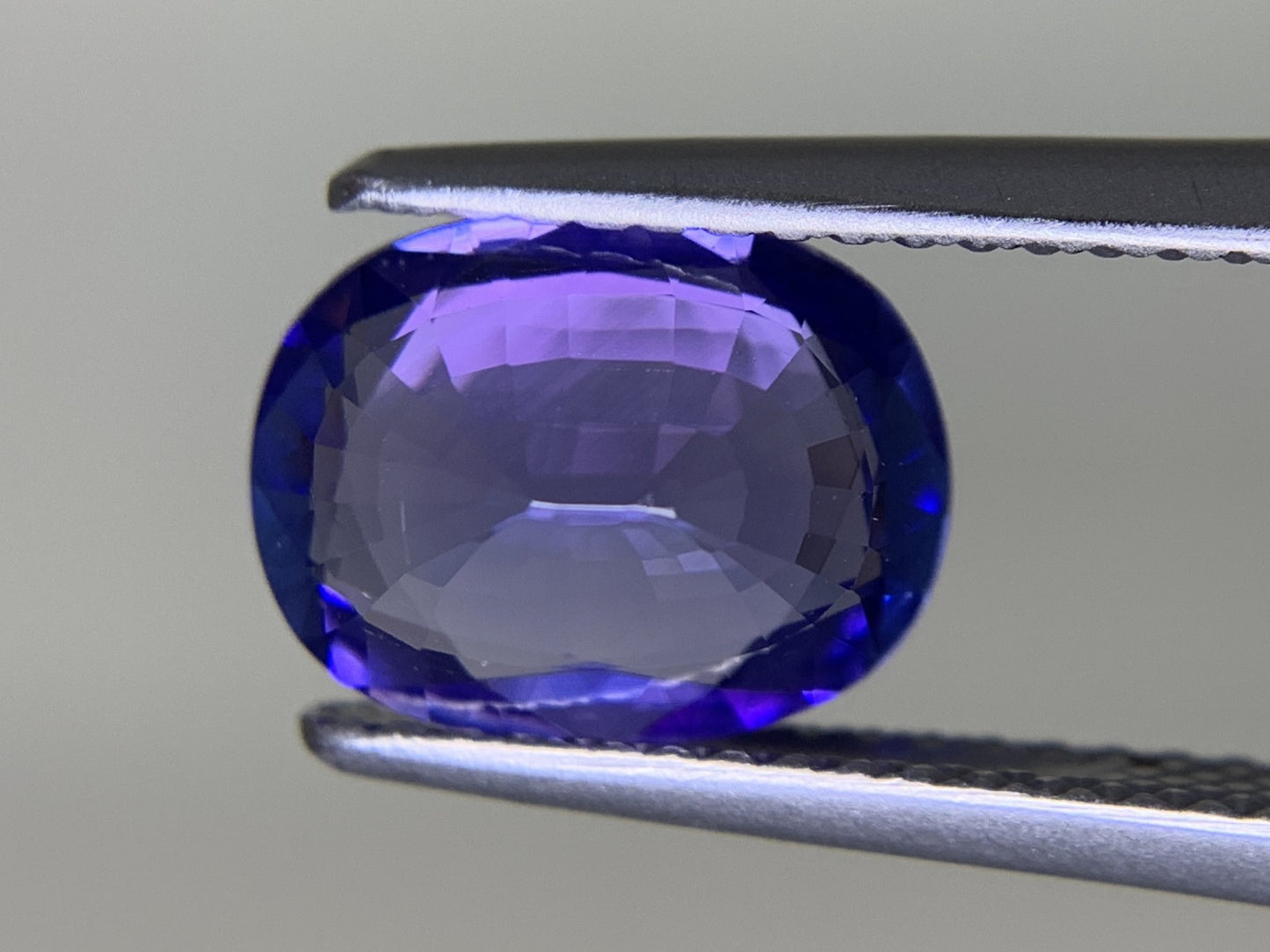 タンザナイト 2.526ct  宝石ソーティング付き  9.8㎜×7.6㎜×4.5㎜  ルース（ 裸石 ） 4125Y