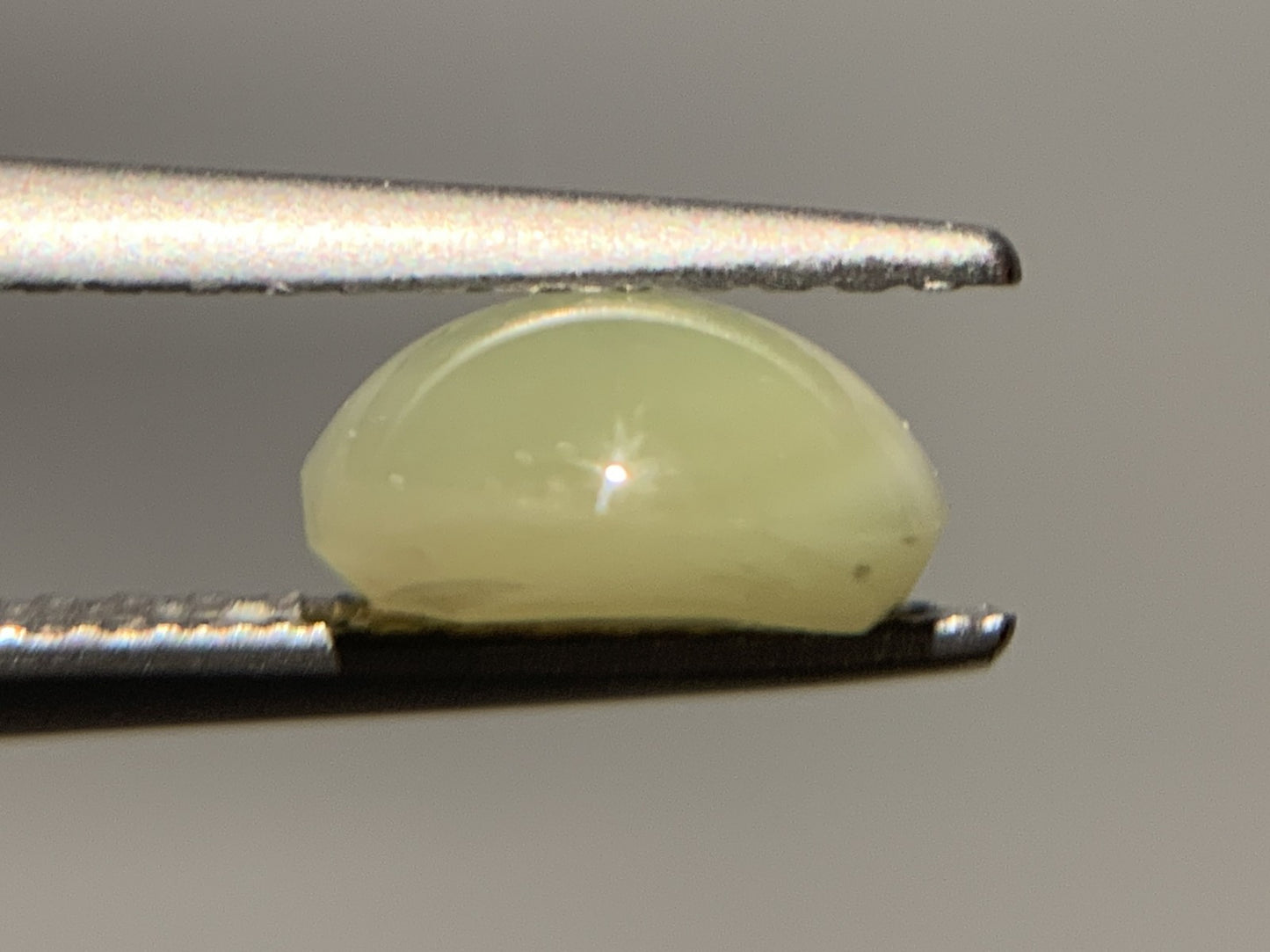 クリソベリルキャッツアイ 1.779ct  中央宝石ソーティング付き  7.2㎜×6.9㎜×3.6㎜  ルース（ 裸石 ） 4128Y