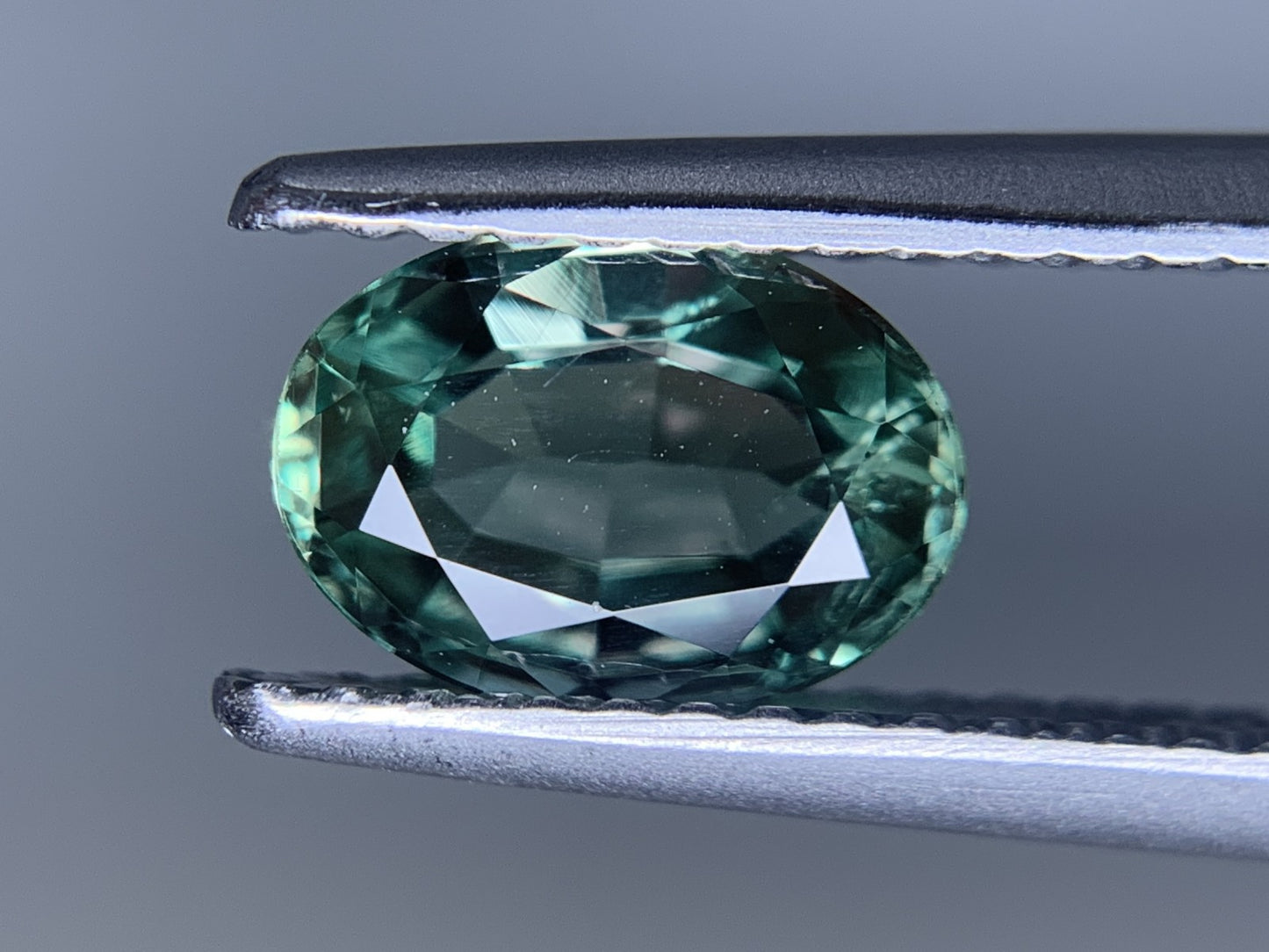アレキサンドライト 1.298ct  中央宝石ソーティング付き  7.81㎜×5.67㎜×3.44㎜  ルース（ 裸石 ） 4131Y