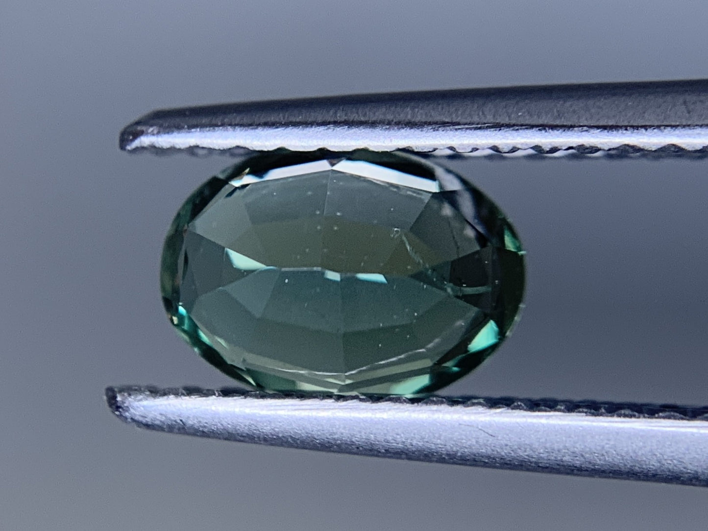 アレキサンドライト 1.298ct  中央宝石ソーティング付き  7.81㎜×5.67㎜×3.44㎜  ルース（ 裸石 ） 4131Y