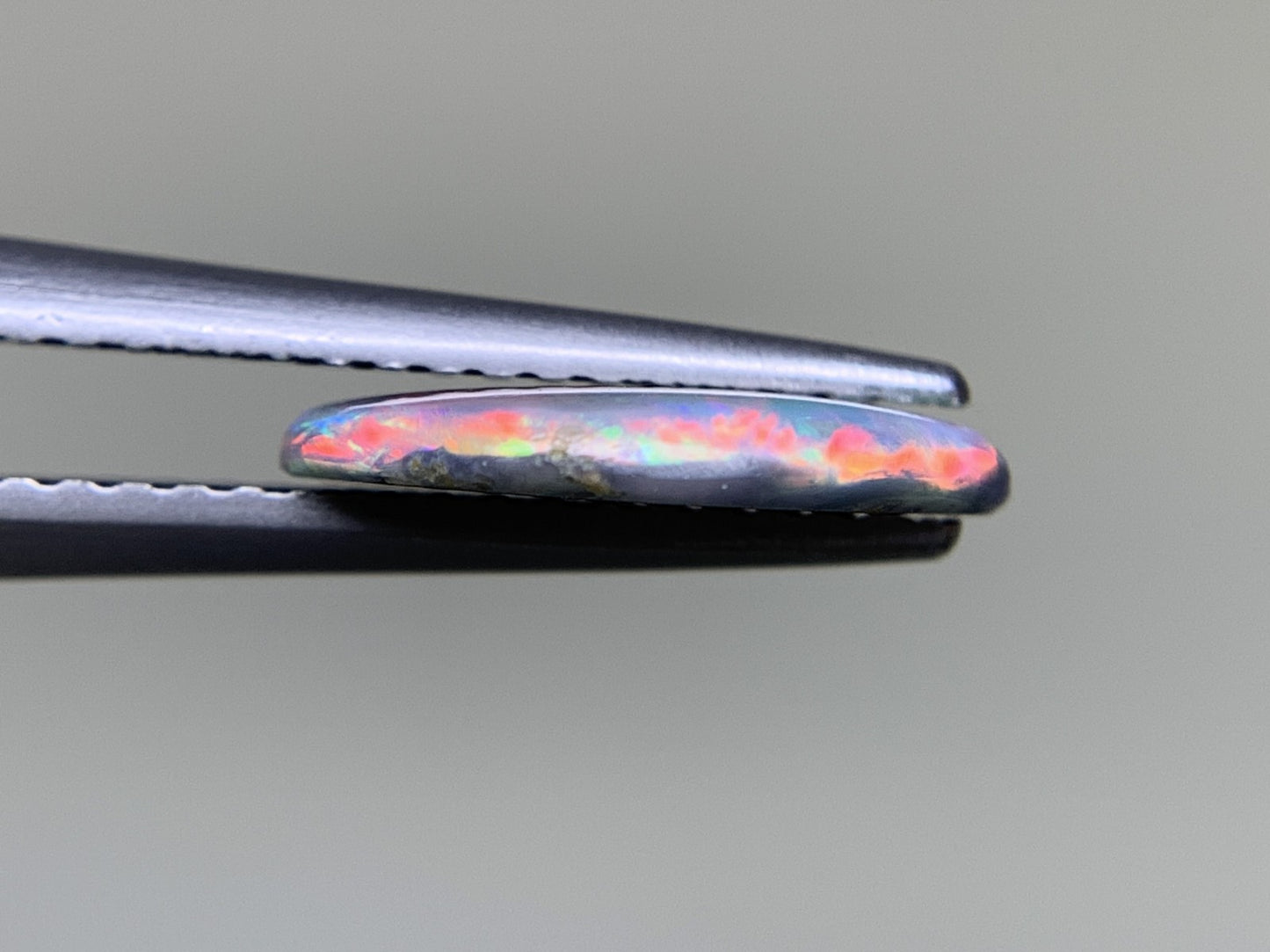 ブラックオパール 1.109ct  中央宝石ソーティング付き  11.5㎜×7.9㎜×1.7㎜  ルース（ 裸石 ） 4133Y