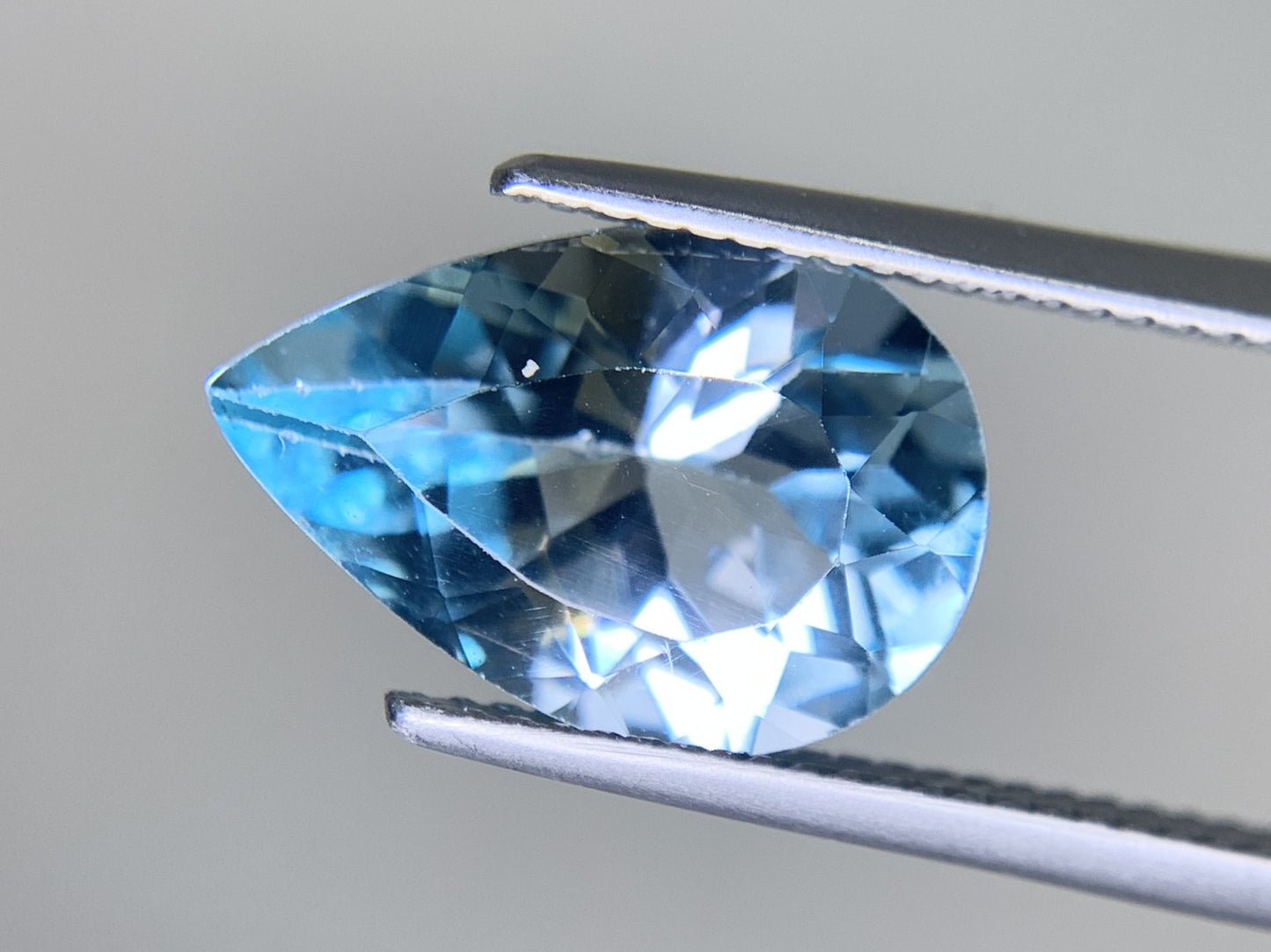 ブルートパーズ 6.310ct  宝石ソーティング付き  14.9㎜×10.1㎜×6.7㎜  ルース（ 裸石 ） 4140Y