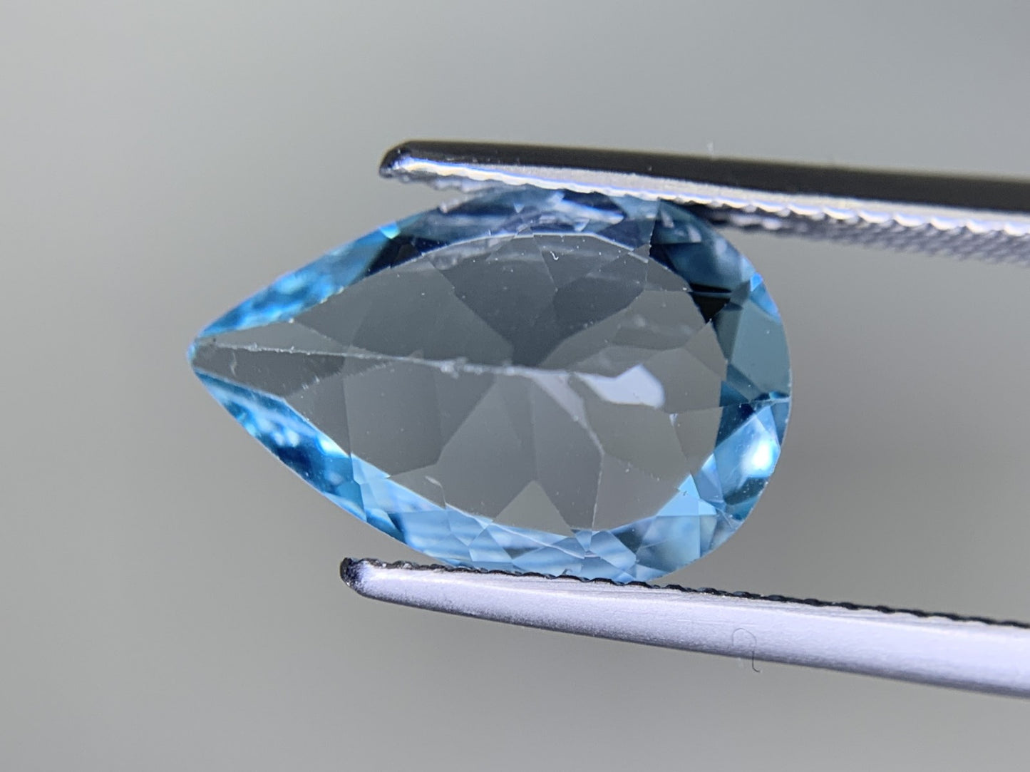 ブルートパーズ 6.310ct  宝石ソーティング付き  14.9㎜×10.1㎜×6.7㎜  ルース（ 裸石 ） 4140Y