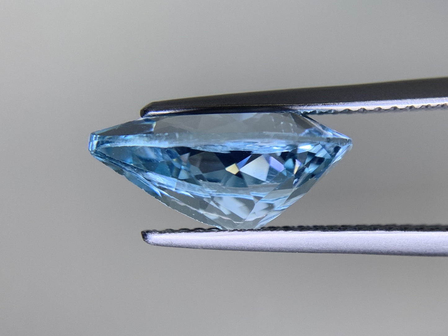 ブルートパーズ 6.310ct  宝石ソーティング付き  14.9㎜×10.1㎜×6.7㎜  ルース（ 裸石 ） 4140Y