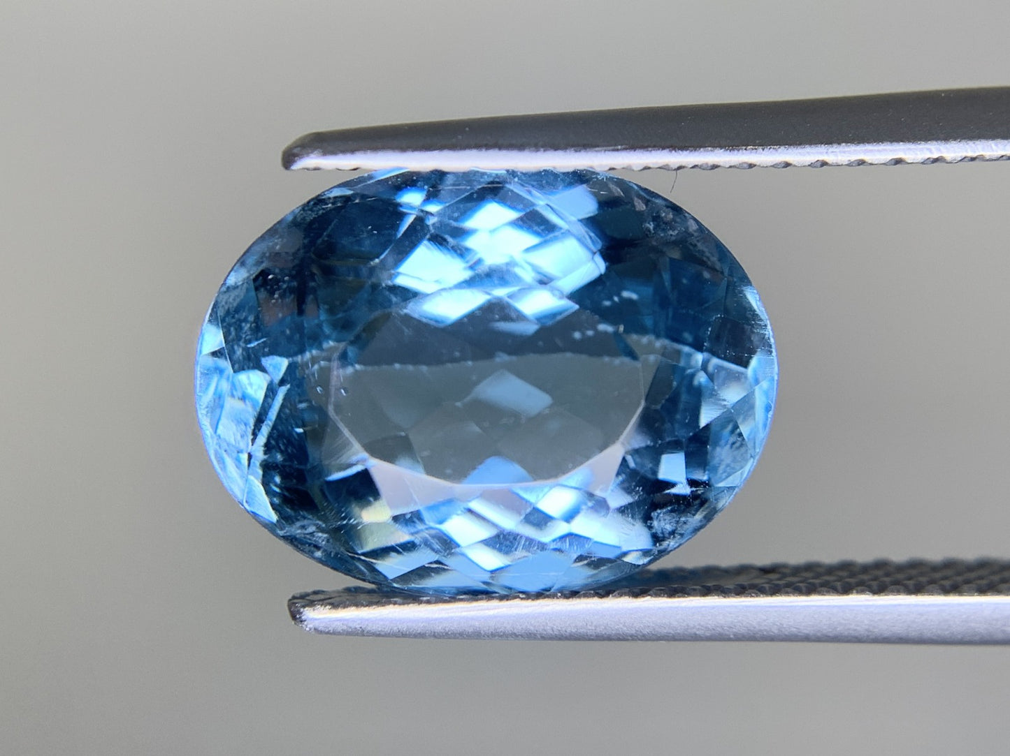 ブルートパーズ 9.400ct  宝石ソーティング付き  13.8㎜×10.8㎜×7.6㎜  ルース（ 裸石 ） 4141Y