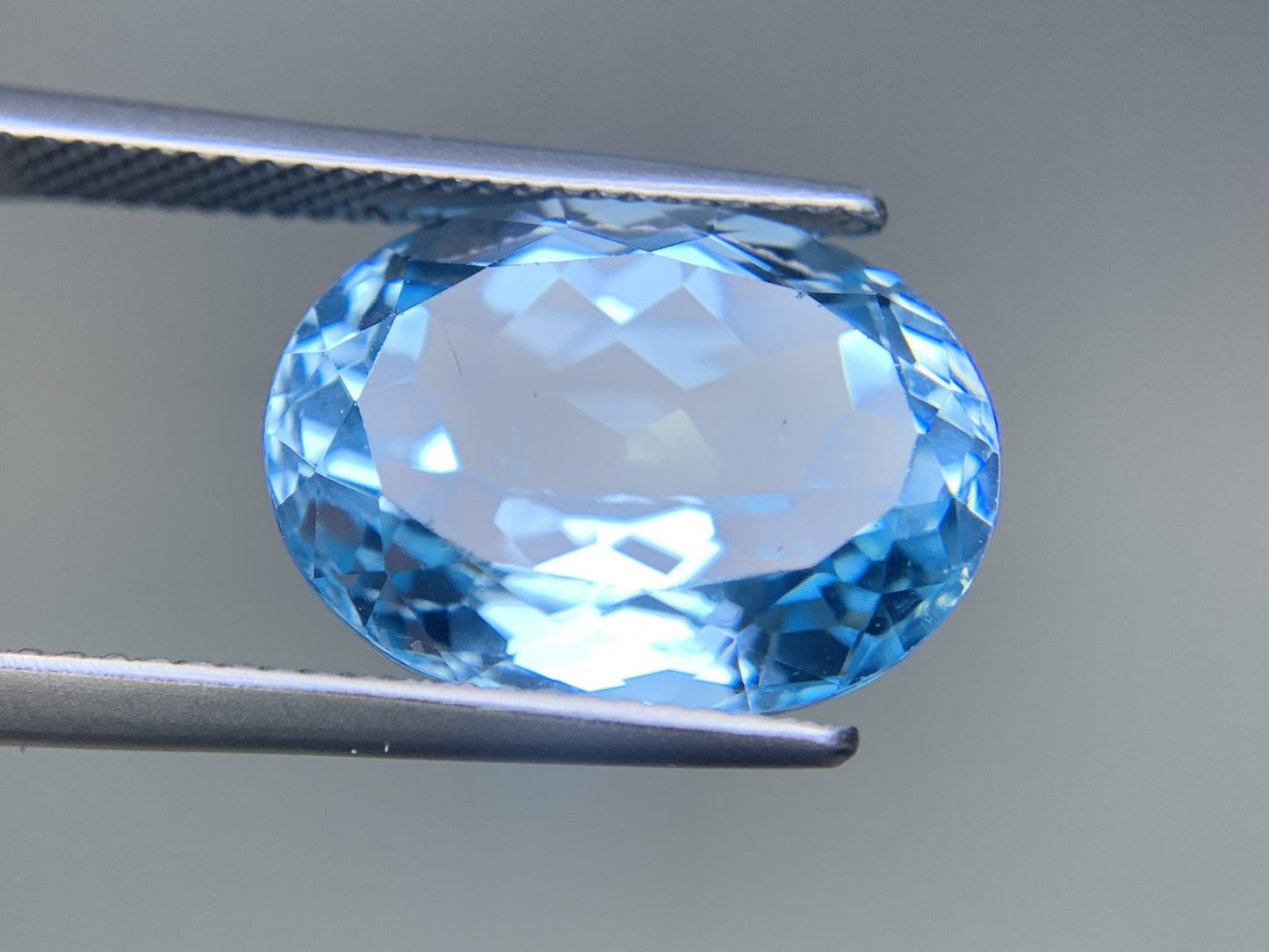 ブルートパーズ 13.773ct  宝石ソーティング付き  16.1㎜×12.0㎜×8.4㎜  ルース（ 裸石 ） 4143Y