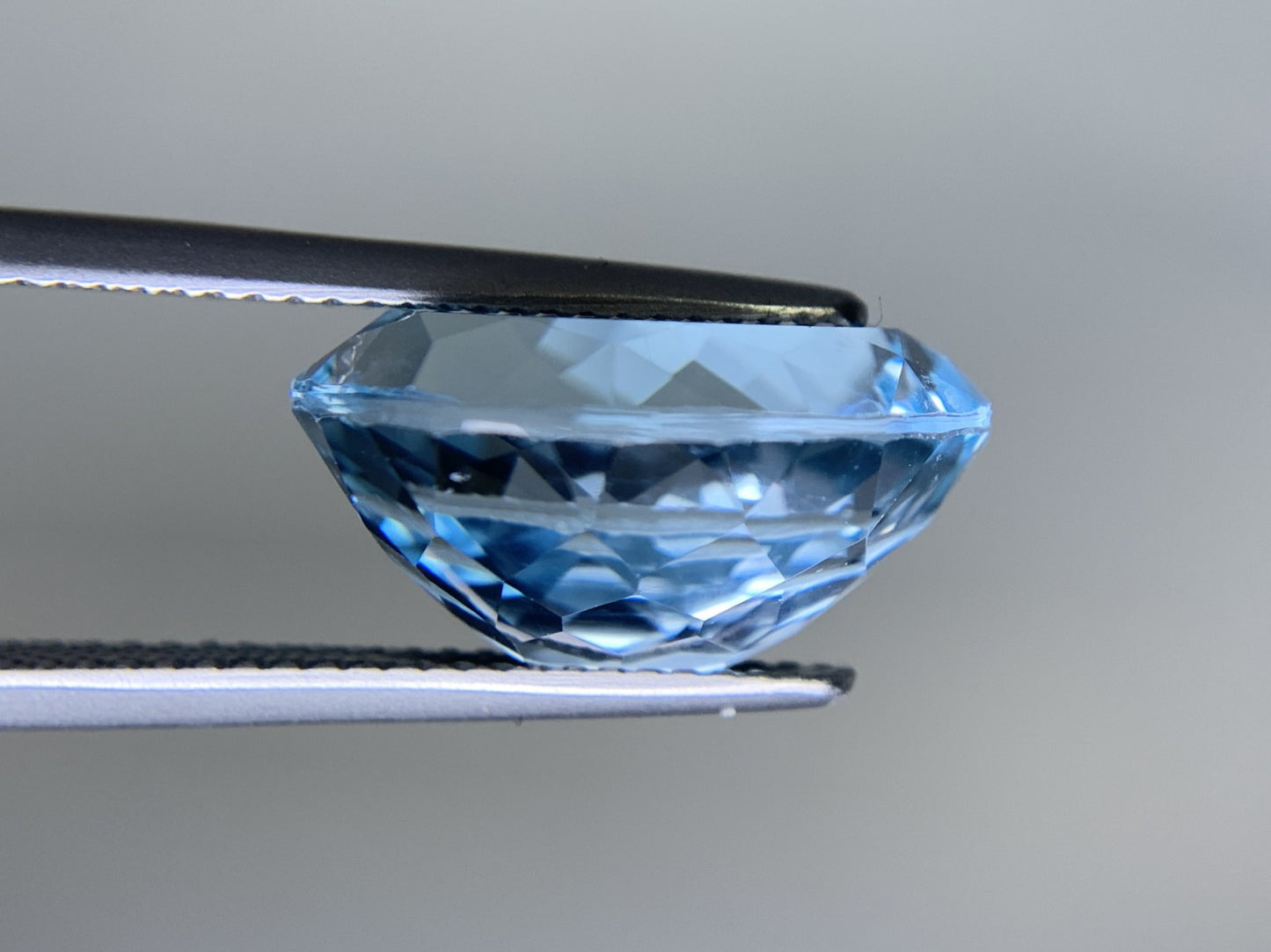 ブルートパーズ 13.773ct  宝石ソーティング付き  16.1㎜×12.0㎜×8.4㎜  ルース（ 裸石 ） 4143Y