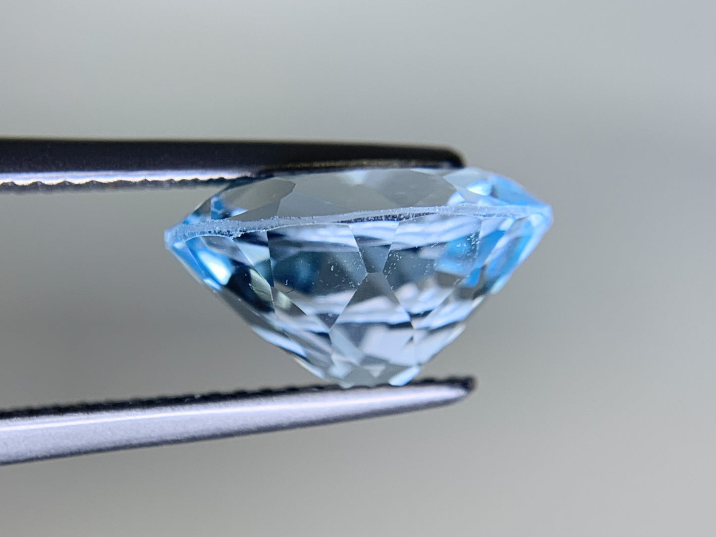 ブルートパーズ 7.262ct  宝石ソーティング付き  12.9㎜×11.0㎜×7.1㎜  ルース（ 裸石 ） 4144Y