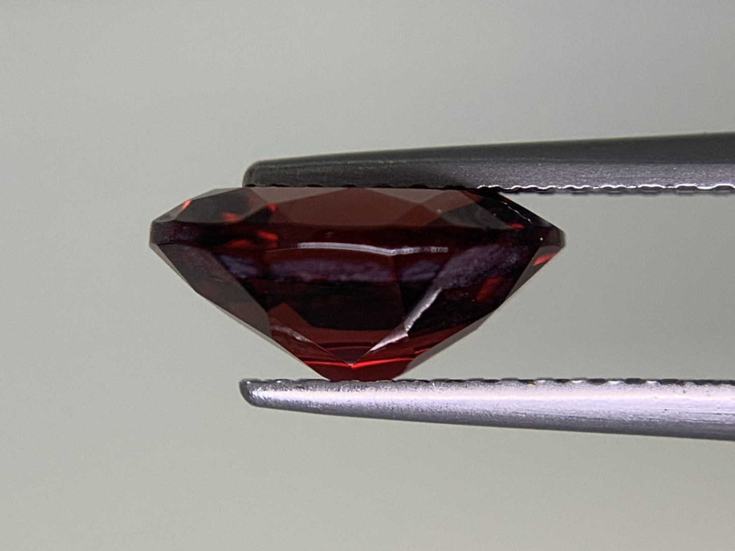 ガーネット 3.063ct  宝石ソーティング付き  10.1㎜×8.2㎜×4.7㎜  ルース（ 裸石 ） 4155Y