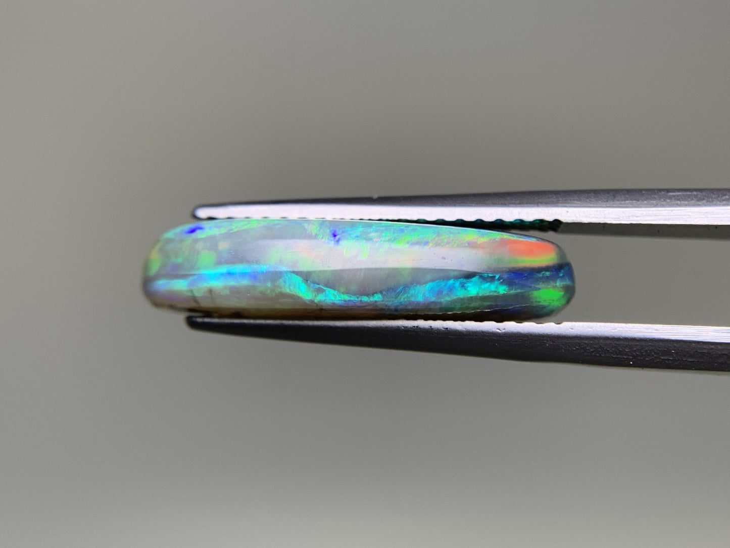 ブラックオパール 6.150ct  宝石ソーティング付き  19.8㎜×9.4㎜×4.5㎜  ルース（ 裸石 ） 4167Y