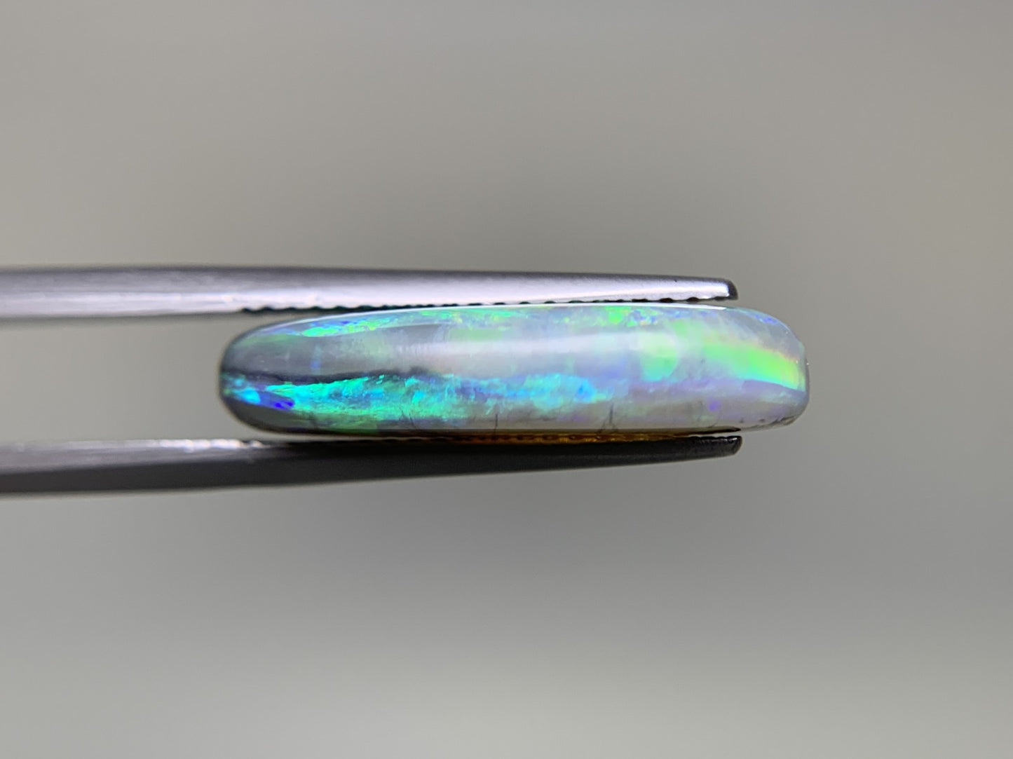ブラックオパール 6.150ct  宝石ソーティング付き  19.8㎜×9.4㎜×4.5㎜  ルース（ 裸石 ） 4167Y