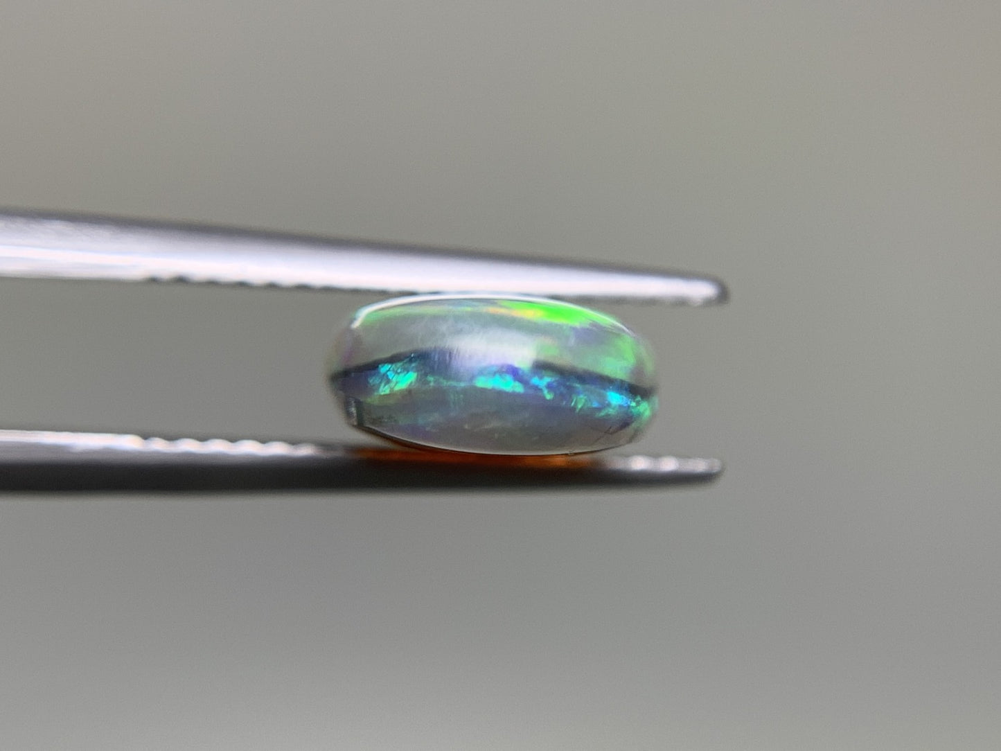 ブラックオパール 6.150ct  宝石ソーティング付き  19.8㎜×9.4㎜×4.5㎜  ルース（ 裸石 ） 4167Y