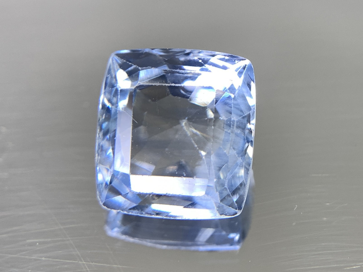 サファイア 6.980ct  中央宝石ソーティング付き  10.98㎜×10.10㎜×5.92㎜  天然 ルース（ 裸石 ） 4175Y