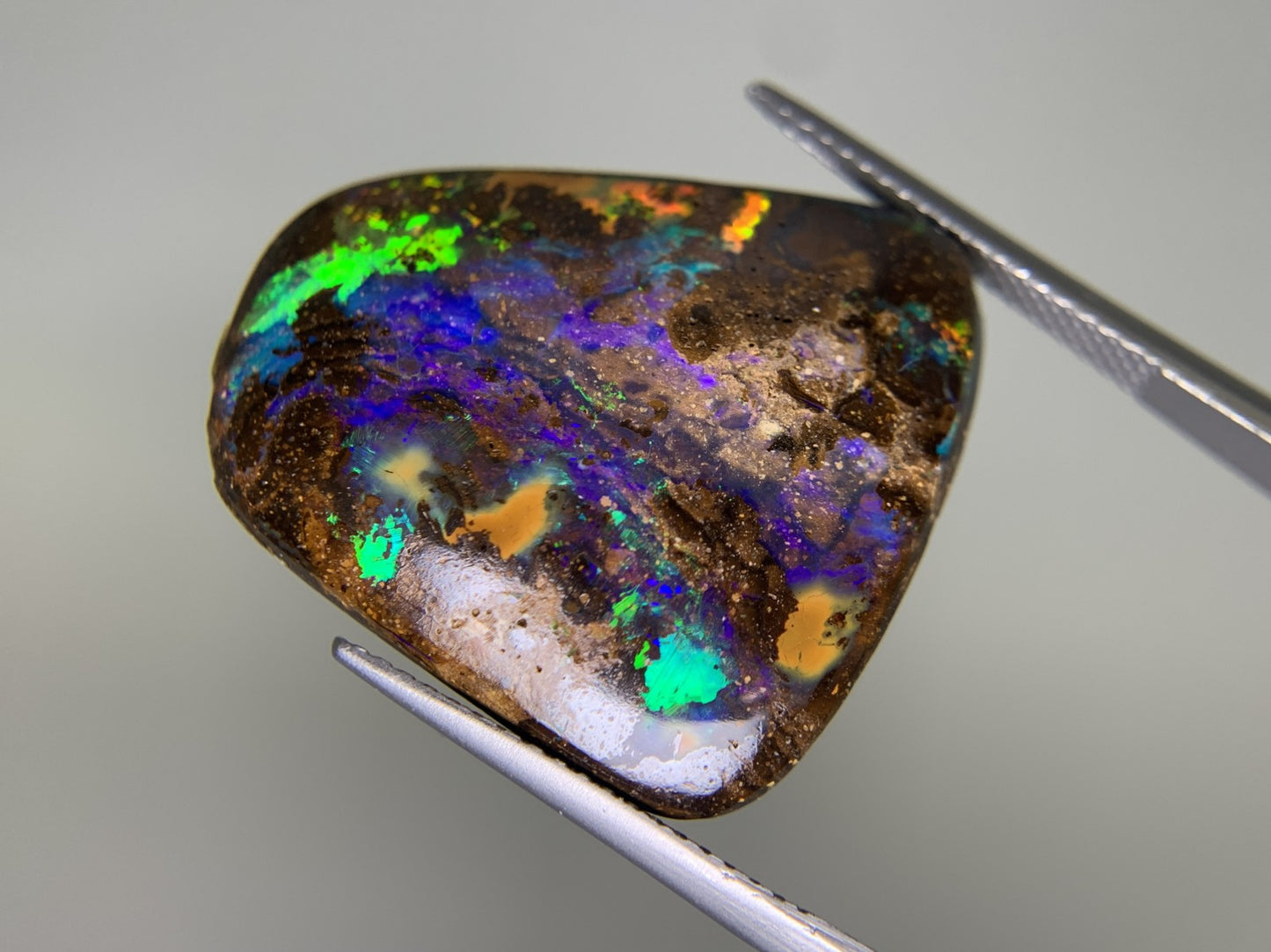 ボルダーオパール 28.873ct  宝石ソーティング付き  23.9㎜×21.8㎜×6.6㎜  ルース（ 裸石 ） 4176Y