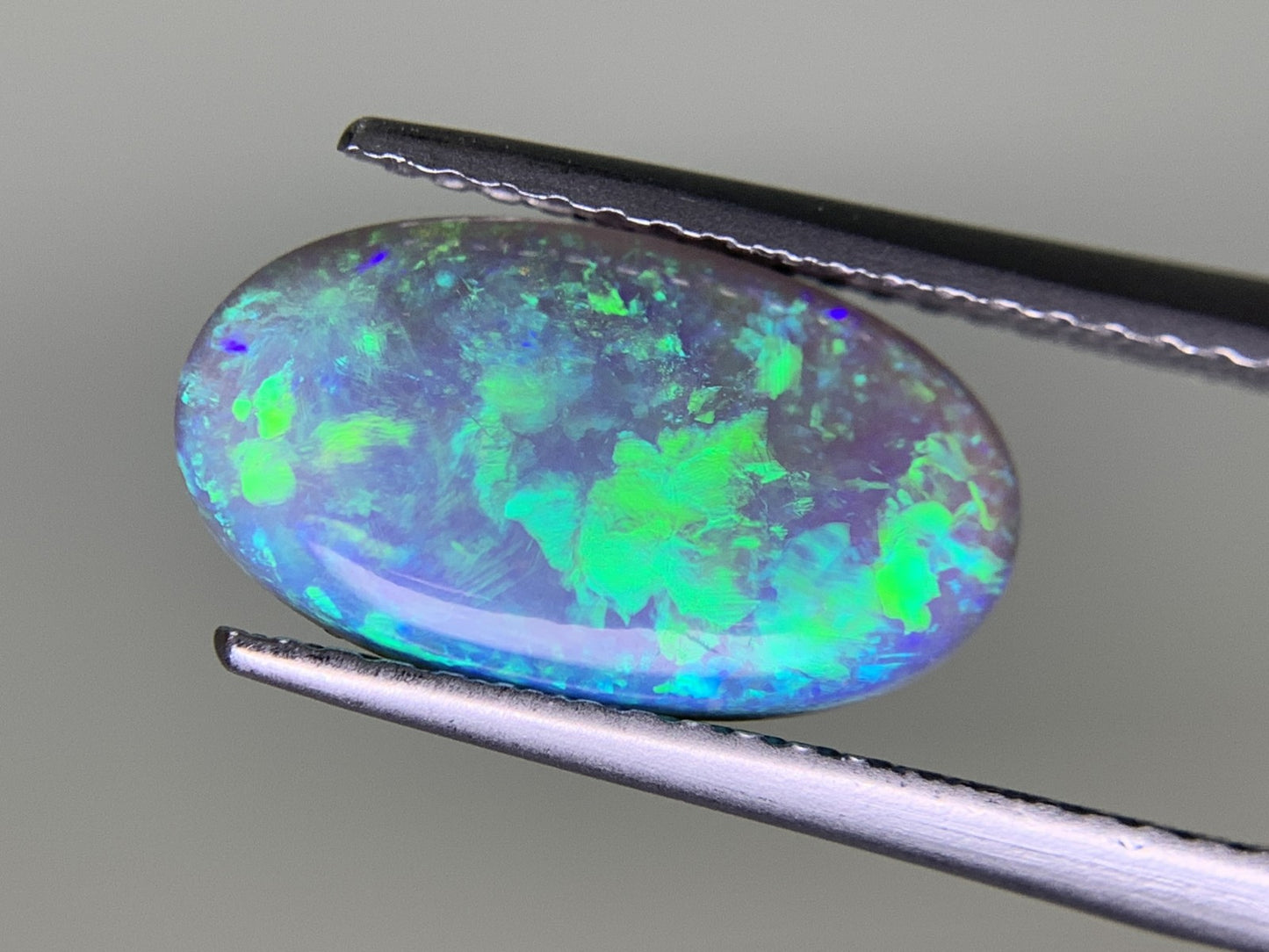 ブラックオパール 2.198ct 中央宝石ソーティング付き 13.5㎜×7.6㎜×3.5㎜ ルース（ 裸石 ） 4196Y