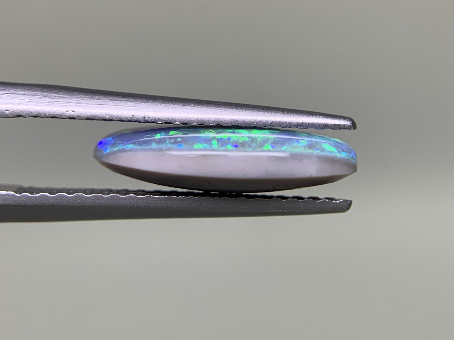 ブラックオパール 2.198ct 中央宝石ソーティング付き 13.5㎜×7.6㎜×3.5㎜ ルース（ 裸石 ） 4196Y