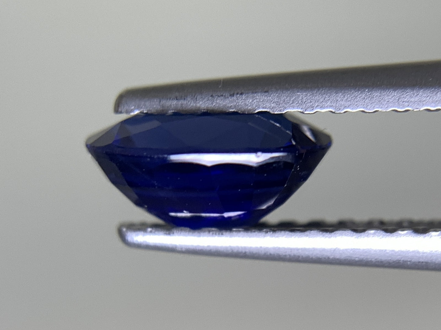 サファイア 1.083ct  宝石ソーティング付き  7.0㎜×4.9㎜×3.4㎜  天然 ルース（ 裸石 ） 4198Y