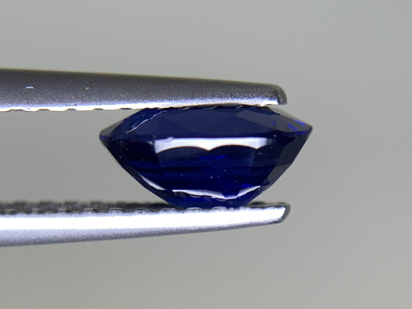 サファイア 1.083ct  宝石ソーティング付き  7.0㎜×4.9㎜×3.4㎜  天然 ルース（ 裸石 ） 4198Y