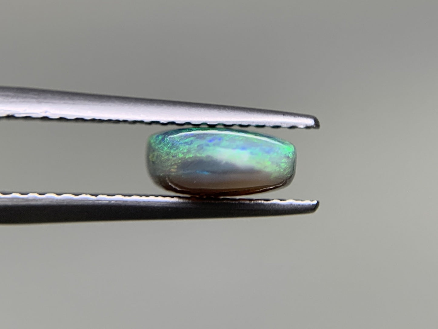 ブラックオパール 2.177ct  宝石ソーティング付き  11.6㎜×7.7㎜×3.6㎜  ルース（ 裸石 ） 4206Y