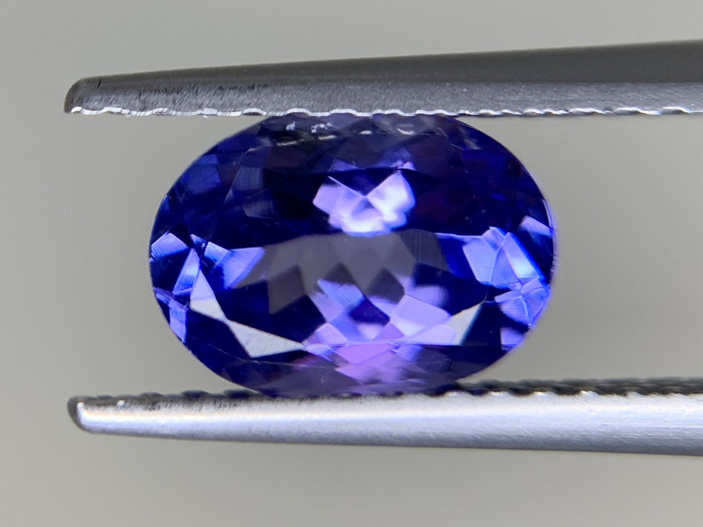 タンザナイト 1.419ct  宝石ソーティング付き  7.9㎜×5.9㎜×4.1㎜  ルース（ 裸石 ） 4224Y