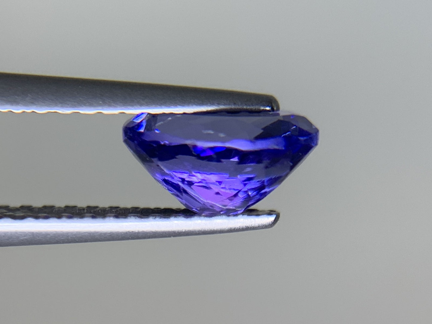 タンザナイト 1.419ct  宝石ソーティング付き  7.9㎜×5.9㎜×4.1㎜  ルース（ 裸石 ） 4224Y