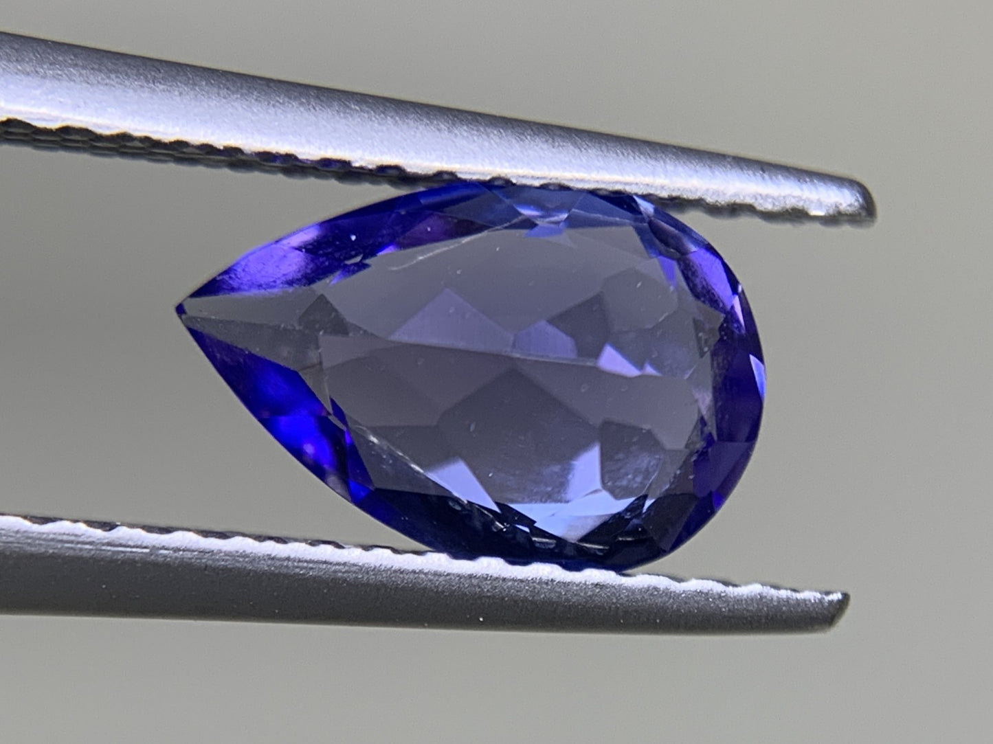タンザナイト 1.384ct  宝石ソーティング付き  9.2㎜×6.1㎜×3.8㎜  ルース（ 裸石 ） 4240Y