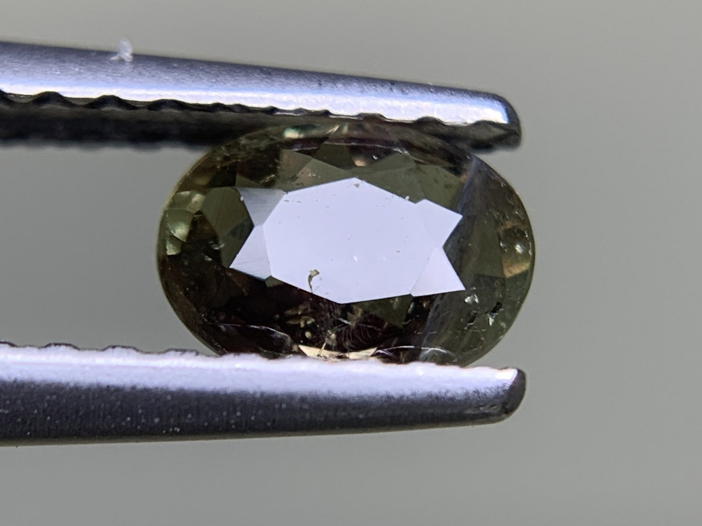 アレキサンドライト 0.476ct 中央宝石ソーティング付き 5.57㎜×4.12㎜×2.35㎜ ルース（ 裸石 ） 4241Y