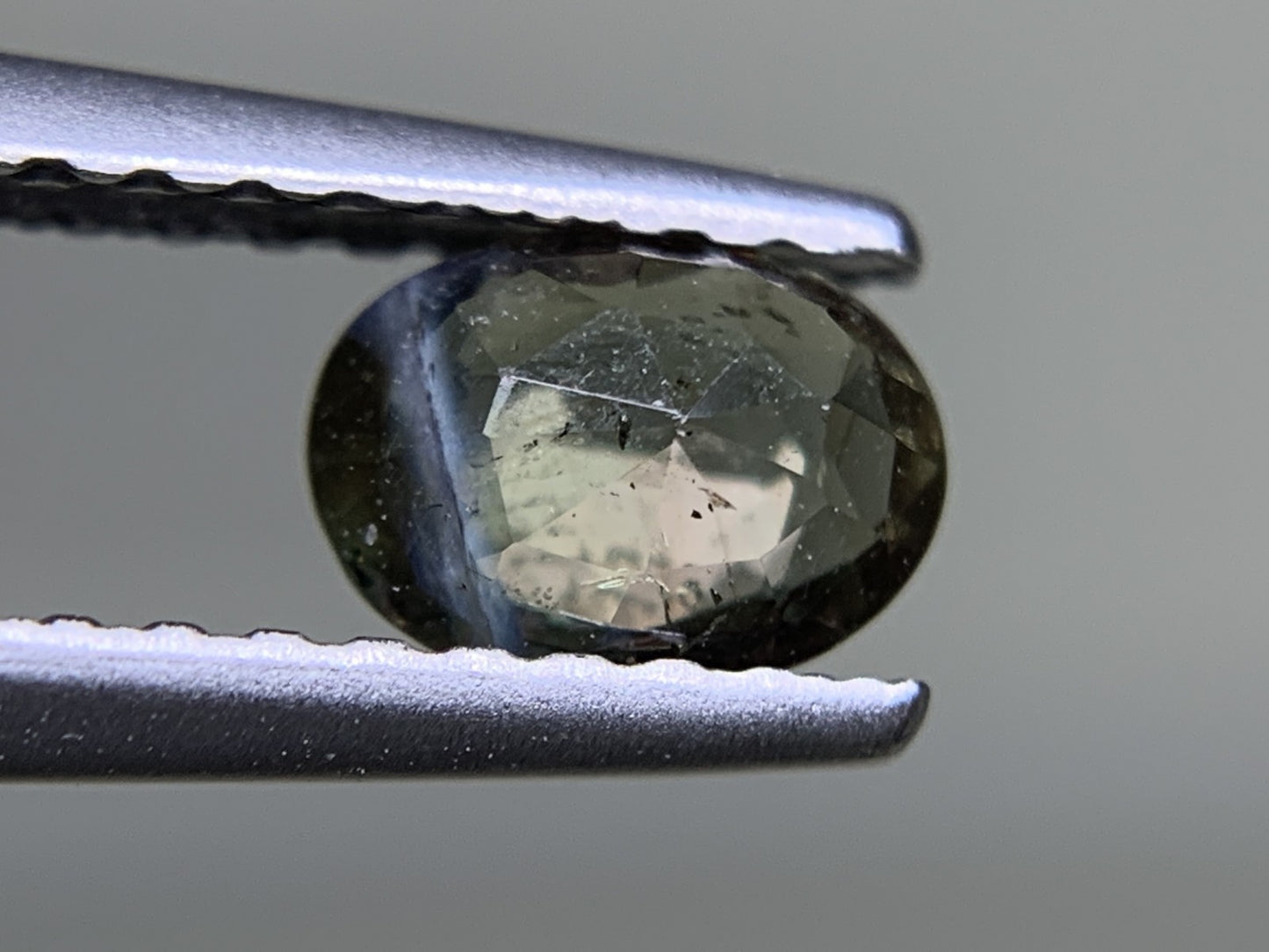 アレキサンドライト 0.476ct 中央宝石ソーティング付き 5.57㎜×4.12㎜×2.35㎜ ルース（ 裸石 ） 4241Y