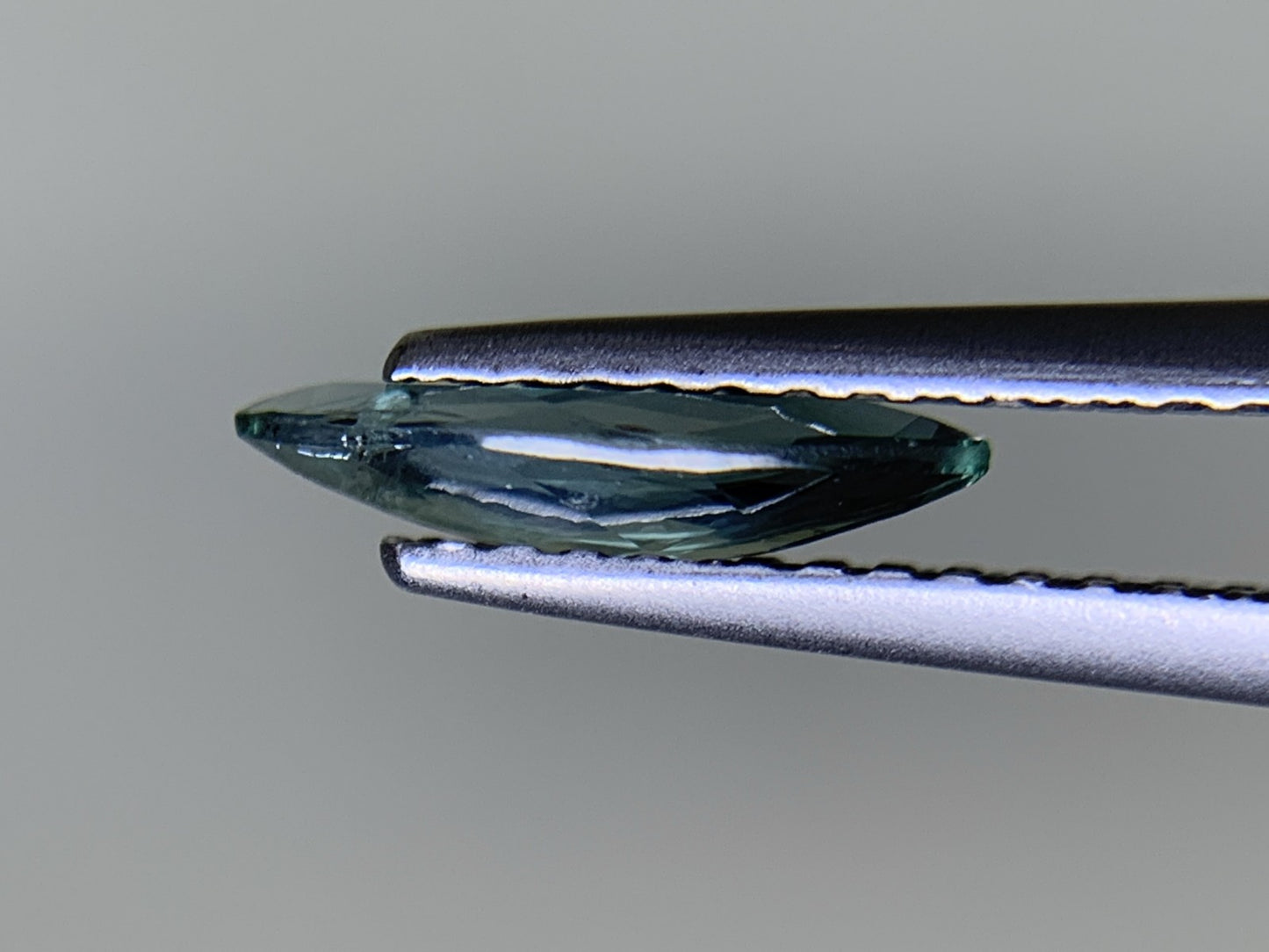 アレキサンドライト 0.586ct  中央宝石ソーティング付き  9.65㎜×3.95㎜×2.20㎜  ルース（ 裸石 ） 4267Y