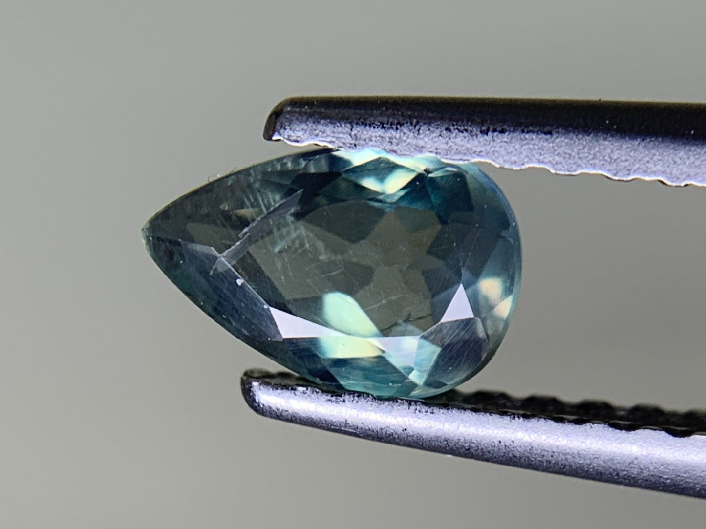 アレキサンドライト 0.544ct  中央宝石ソーティング付き  6.15㎜×4.22㎜×2.55㎜  ルース（ 裸石 ） 4268Y