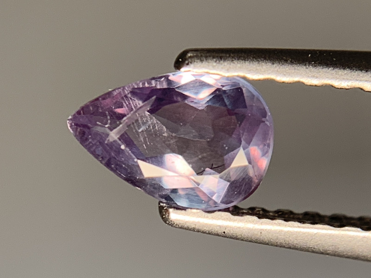 アレキサンドライト 0.544ct  中央宝石ソーティング付き  6.15㎜×4.22㎜×2.55㎜  ルース（ 裸石 ） 4268Y