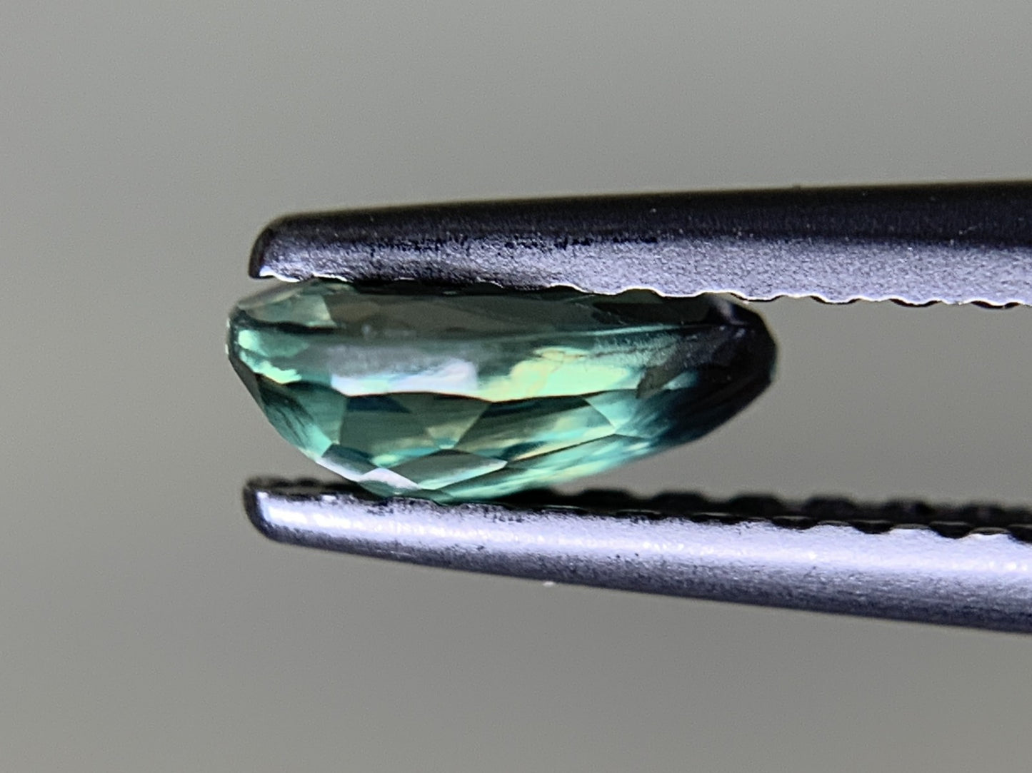 アレキサンドライト 0.544ct  中央宝石ソーティング付き  6.15㎜×4.22㎜×2.55㎜  ルース（ 裸石 ） 4268Y
