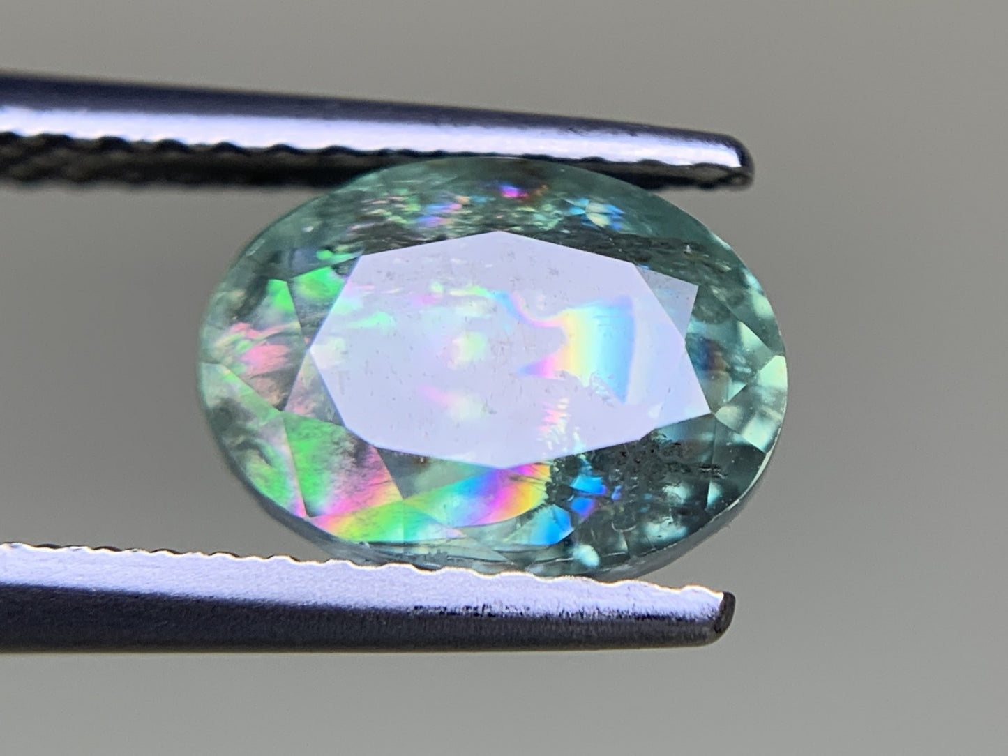 アレキサンドライト 3.252ct  中央宝石ソーティング付き  8.80㎜×6.62㎜×6.23㎜  ルース（ 裸石 ） 4272Y