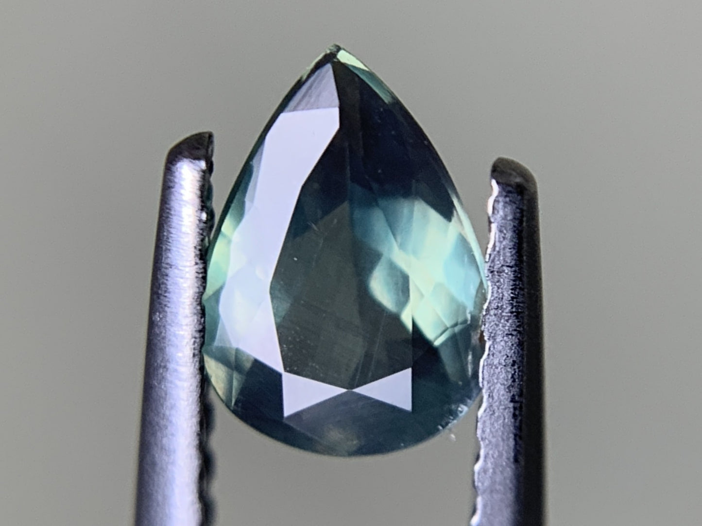 アレキサンドライト 0.512ct 中央宝石ソーティング付き 6.13㎜×4.49㎜×2.46㎜ ルース（ 裸石 ） 4276Y