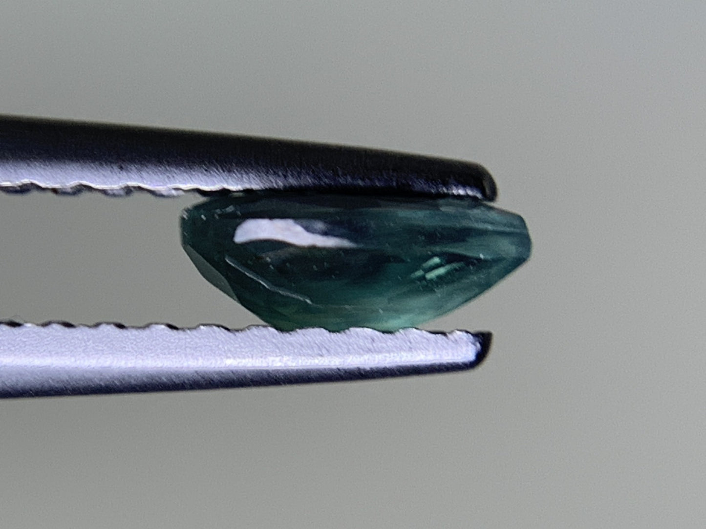 アレキサンドライト 0.512ct 中央宝石ソーティング付き 6.13㎜×4.49㎜×2.46㎜ ルース（ 裸石 ） 4276Y