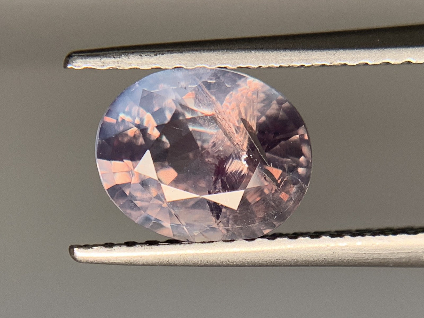アレキサンドライト 2.051ct 中央宝石ソーティング付き 8.68㎜×7.06㎜×4.29㎜ ルース（ 裸石 ） 4279Y