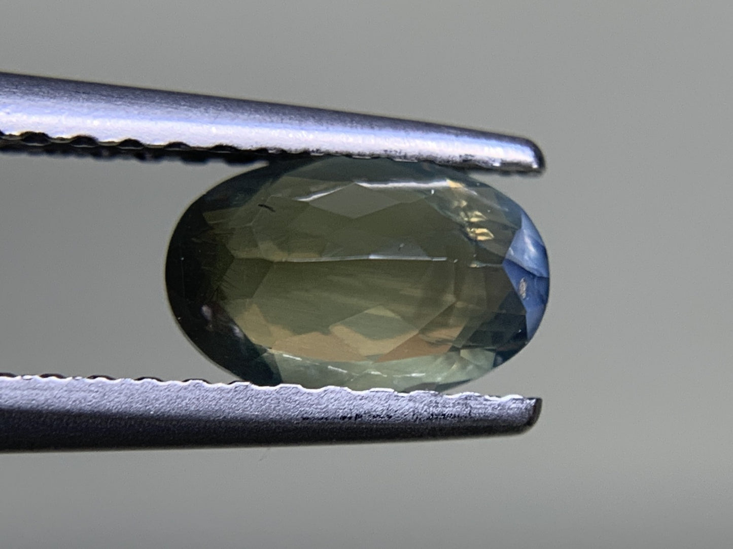 アレキサンドライト 0.863ct  中央宝石ソーティング付き  7.21㎜×4.73㎜×2.87㎜  ルース（ 裸石 ） 4281Y