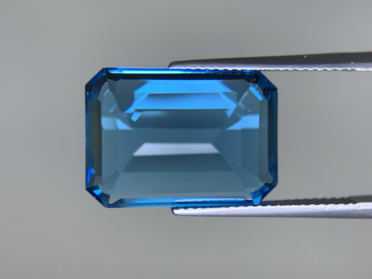 ブルートパーズ 19.178ct 宝石ソーティング付き 17.8㎜×12.8㎜×8.2㎜ ルース（ 裸石 ） 4283Y