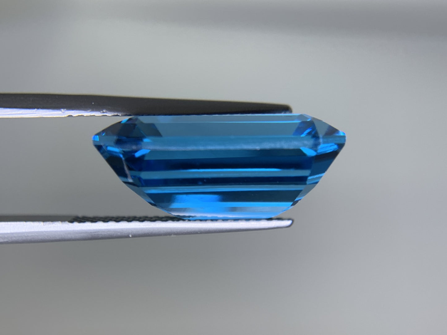 ブルートパーズ 19.178ct 宝石ソーティング付き 17.8㎜×12.8㎜×8.2㎜ ルース（ 裸石 ） 4283Y