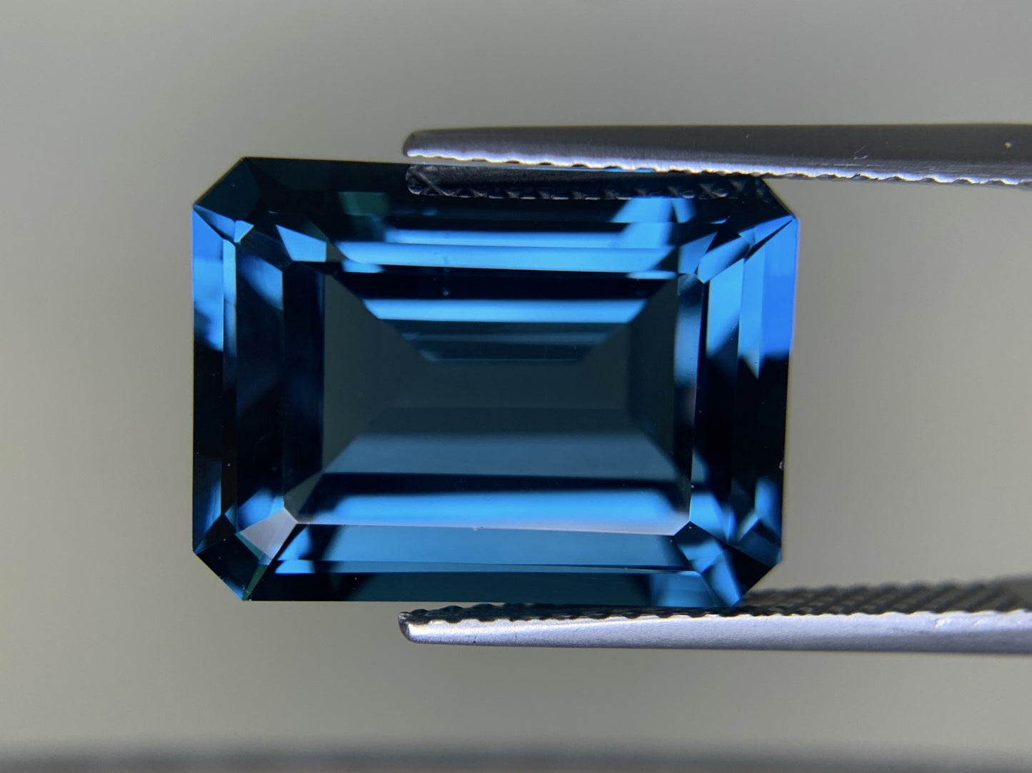 ロンドンブルートパーズ 13.398ct  宝石ソーティング付き  15.74㎜×11.84㎜×7.57㎜  ルース（ 裸石 ） 4284