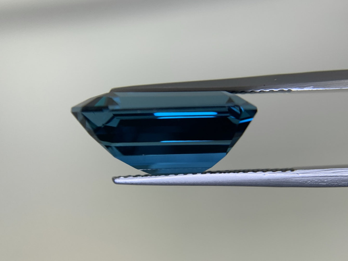 ロンドンブルートパーズ 13.398ct  宝石ソーティング付き  15.74㎜×11.84㎜×7.57㎜  ルース（ 裸石 ） 4284