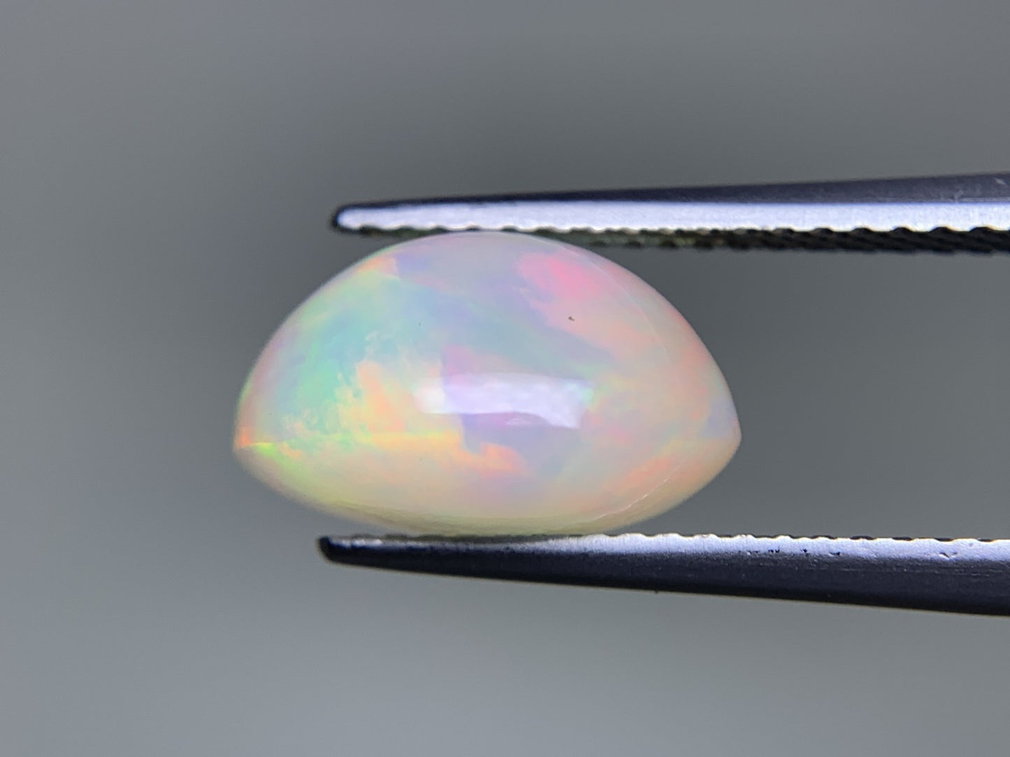 オパール 4.068ct  宝石ソーティング付き  11.9㎜×9.7㎜×7.4㎜  ルース（ 裸石 ） 4306Y