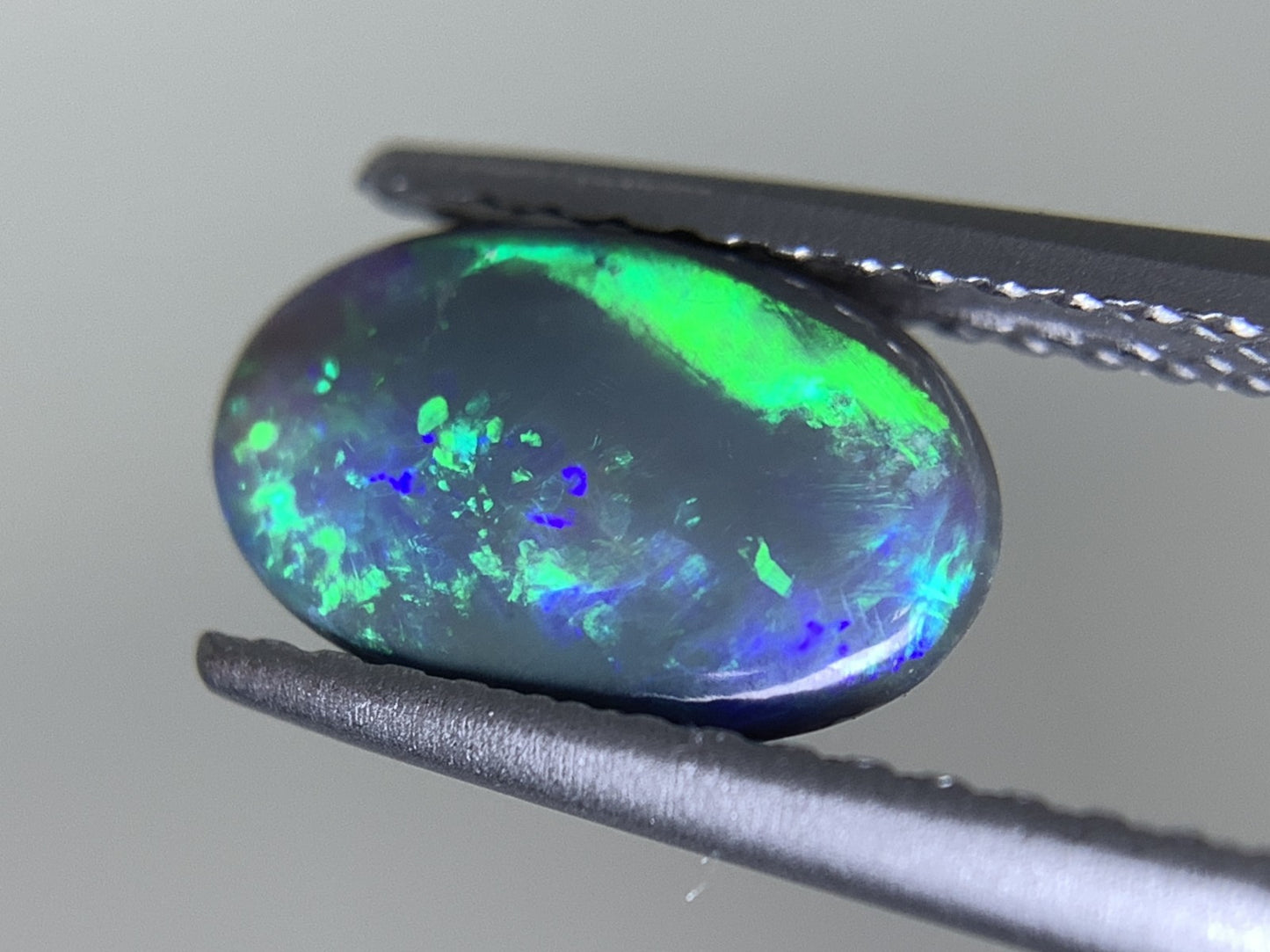 ブラックオパール 1.018ct 中央宝石ソーティング付き 9.5㎜×6.0㎜×2.8㎜ 天然 ルース（ 裸石 ） 4367Y
