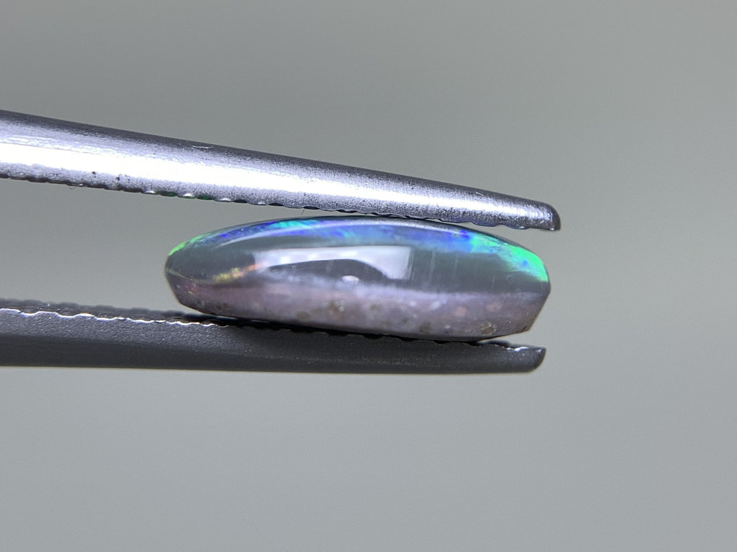 ブラックオパール 1.018ct 中央宝石ソーティング付き 9.5㎜×6.0㎜×2.8㎜ 天然 ルース（ 裸石 ） 4367Y